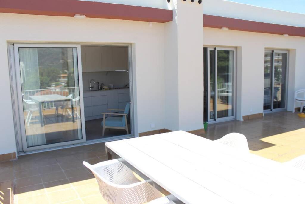 Beautiful Loft, Huge Sunny Terrace, View Over The Beach And Sea Roses Zewnętrze zdjęcie