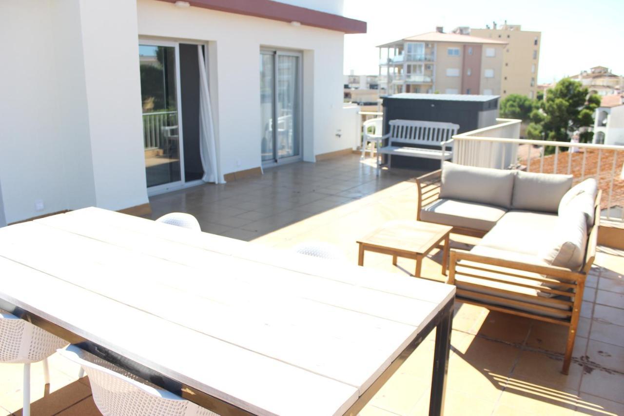 Beautiful Loft, Huge Sunny Terrace, View Over The Beach And Sea Roses Zewnętrze zdjęcie