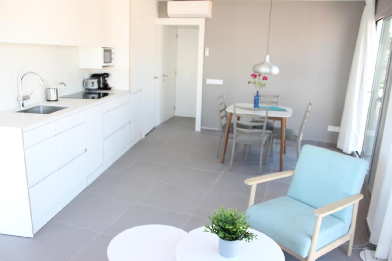 Beautiful Loft, Huge Sunny Terrace, View Over The Beach And Sea Roses Zewnętrze zdjęcie