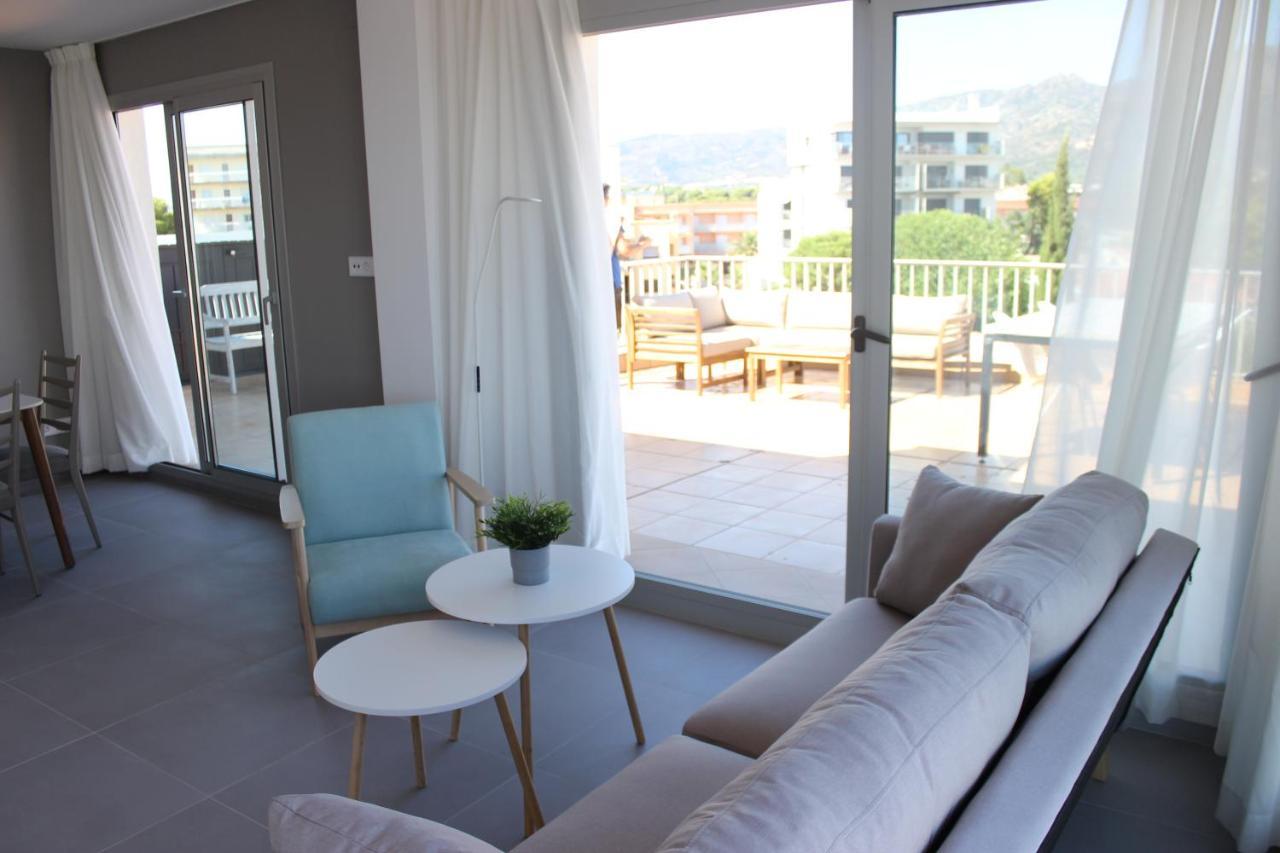 Beautiful Loft, Huge Sunny Terrace, View Over The Beach And Sea Roses Zewnętrze zdjęcie