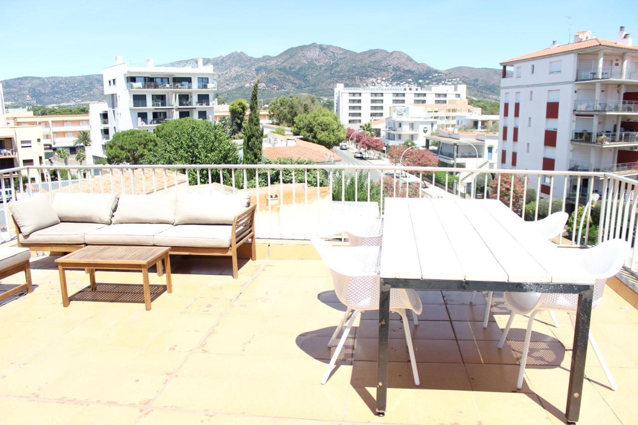 Beautiful Loft, Huge Sunny Terrace, View Over The Beach And Sea Roses Zewnętrze zdjęcie