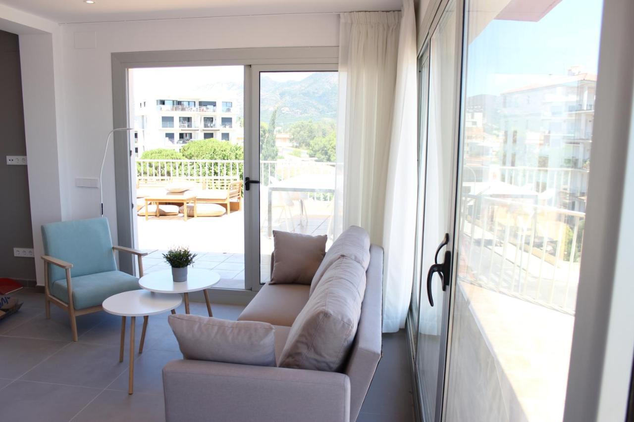 Beautiful Loft, Huge Sunny Terrace, View Over The Beach And Sea Roses Zewnętrze zdjęcie