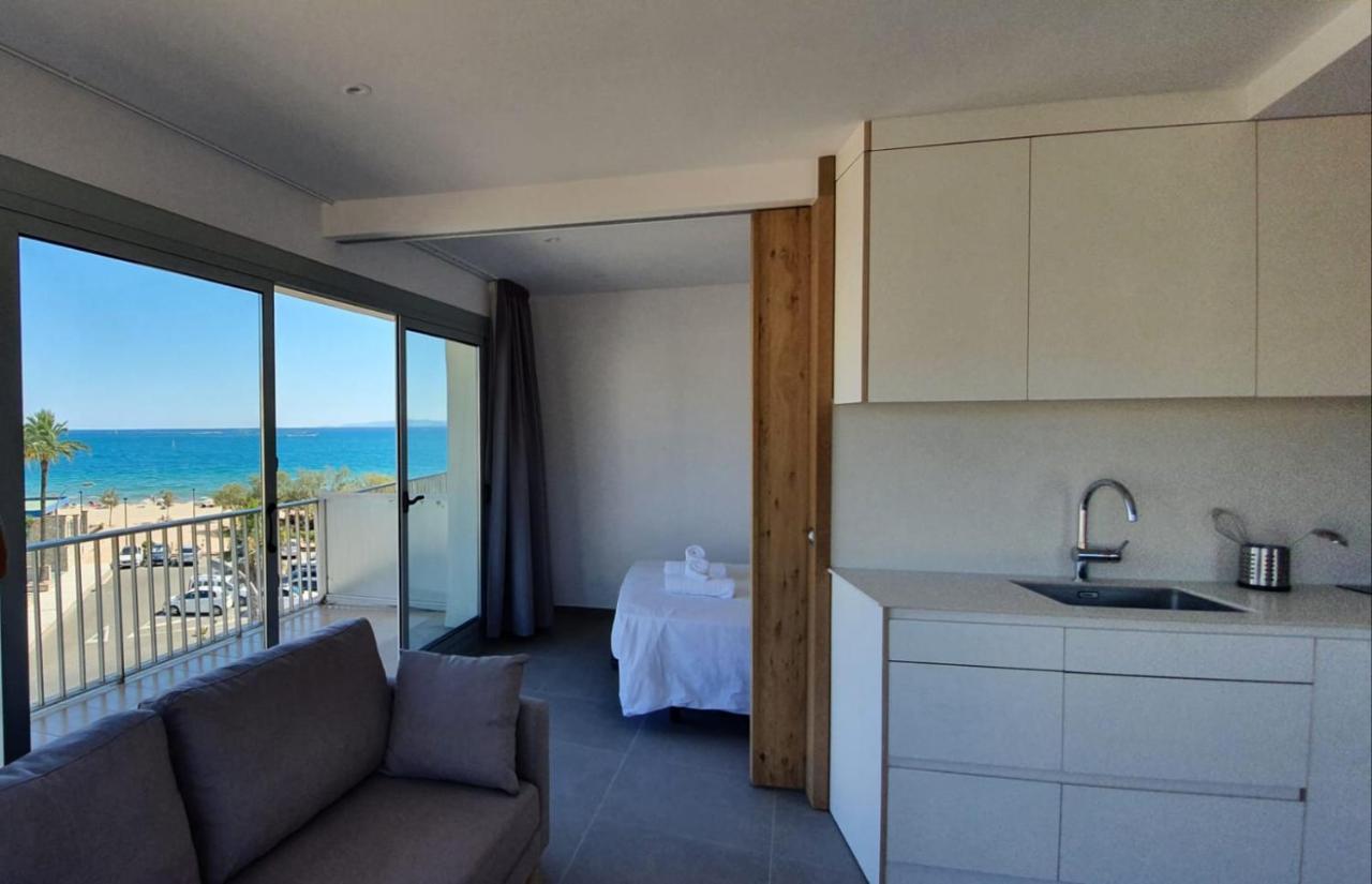 Beautiful Loft, Huge Sunny Terrace, View Over The Beach And Sea Roses Zewnętrze zdjęcie