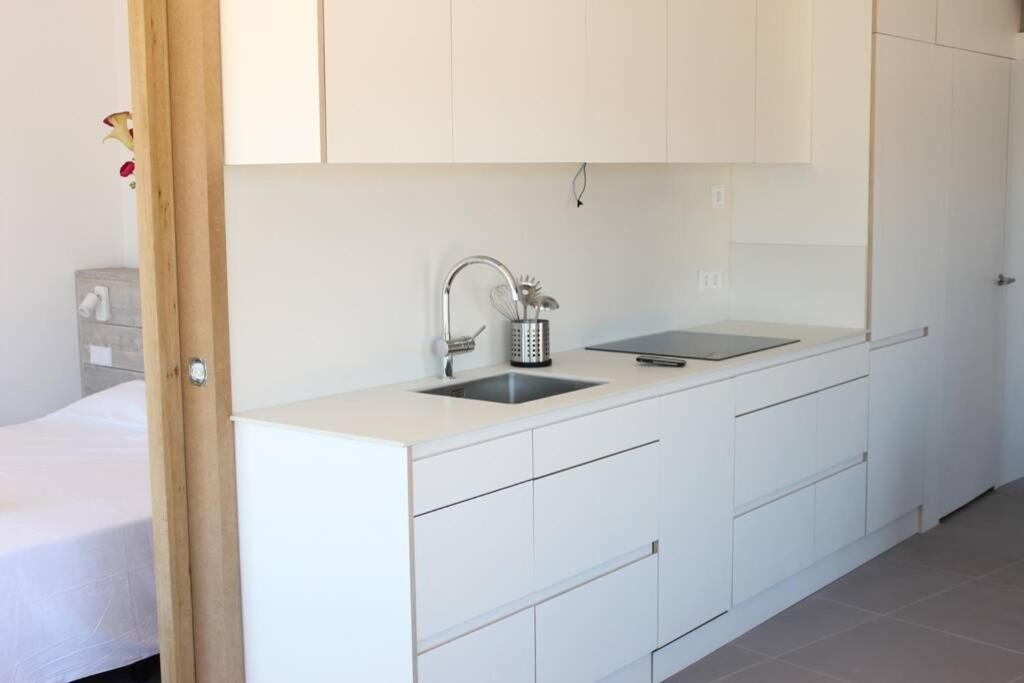 Beautiful Loft, Huge Sunny Terrace, View Over The Beach And Sea Roses Zewnętrze zdjęcie