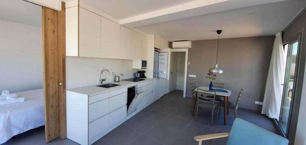 Beautiful Loft, Huge Sunny Terrace, View Over The Beach And Sea Roses Zewnętrze zdjęcie